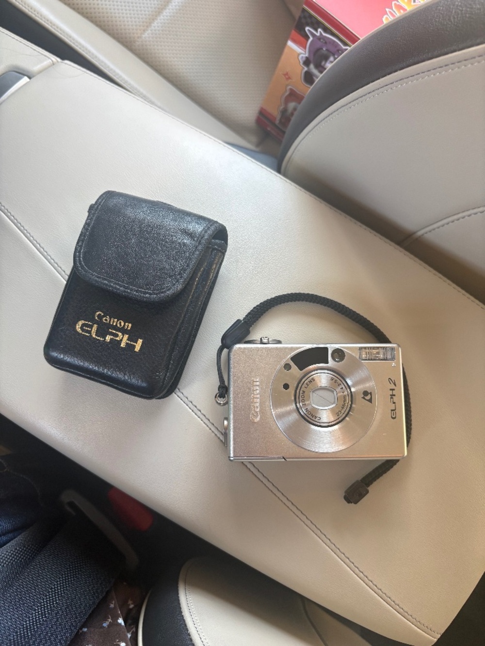 canon elph 2 camera and case